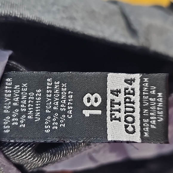 Mossimo Mid Waist & Curvy Fit Boot Cut Pant Size 18 NWT - Picture 9 of 9